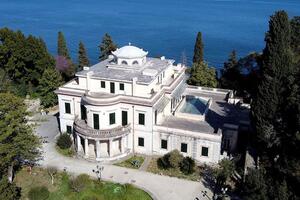 Khám phá căn biệt thự trên đảo Corfu, nơi sinh của Hoàng thân Philip