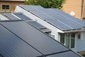 Hệ thống mái nhà bằng các tấm năng lượng mặt trời